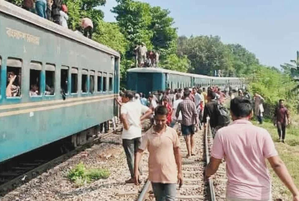 ব্রাহ্মণবাড়িয়ায় দু'ভাগ হয়ে গেল ট্রেন
