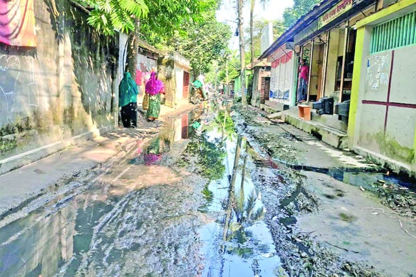 বছরজুড়েই রাস্তায় পানি