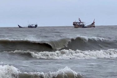 লঘুচাপ রূপ নিতে পারে নিম্নচাপে, বৃষ্টির আভাস