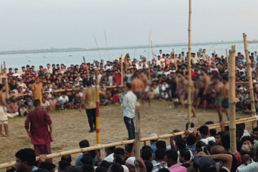 সোনারগাঁয়ে কাবাডি খেলায় হাজারো দর্শক, ফিরে এলো হারানো ঐতিহ্য