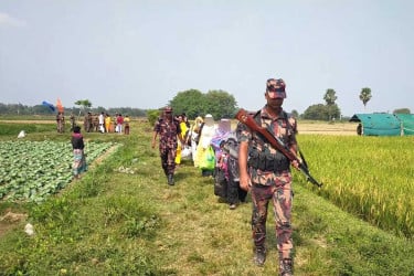 গাংনী সীমান্তে ৬০ জনকে হস্তান্তর করল বিএসএফ
