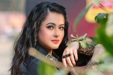 ফেসবুক পোস্টে বিচ্ছেদের গুঞ্জন, পূর্ণিমা জানালেন সত্যিটা কী