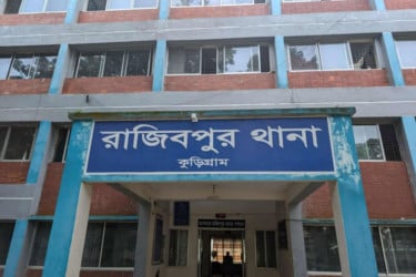 কুড়িগ্রামে অভিযানে যাওয়া পুলিশের ওপর হামলা, আহত ৬