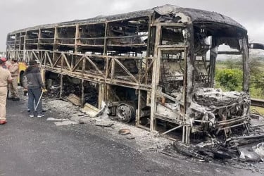 বাসে ছিল ২৩৪টি স্মার্টফোন, ২০ জনের প্রাণহানিতে থাকতে পারে ব্যাটারি বিস্ফোরণের প্রভাব