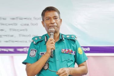সিএনজি অটোরিকশায় তিনজনের বেশি যাত্রী তোলা সম্পূর্ণ নিষিদ্ধ: এসএমপি কমিশনার