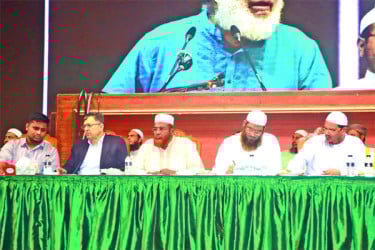 এক মঞ্চে জাতীয় নেতারা