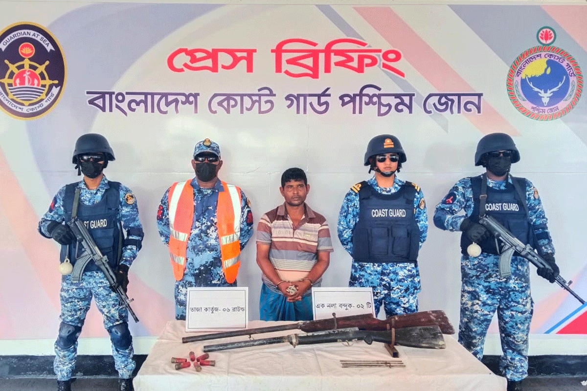 সুন্দরবনের দুর্ধর্ষ ডাকাত ‘রাঙ্গা বাহিনী’র প্রধান অস্ত্র-গুলিসহ আটক