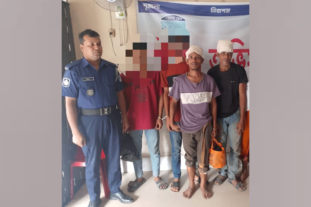 কুমিল্লায় ডাকাতির চেষ্টাকালে গ্রেফতার ৩