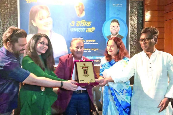 হাশেমের গানে পুতুলের অ্যালবাম