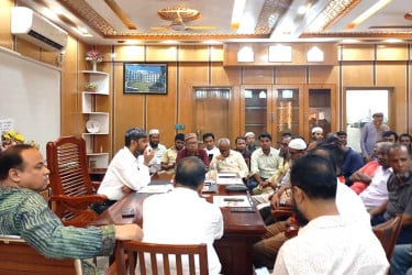 টঙ্গীতে শিক্ষকদের সঙ্গে অধ্যক্ষের মতবিনিময় সভা