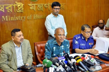 নির্বাচনের আগে গ্রাহক প্রতি সিমের সংখ্যা কমানো হবে : স্বরাষ্ট্র উপদেষ্টা
