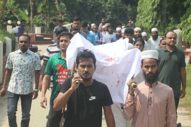 সাজিদ হত্যার ১০০ দিন: প্রতীকী কফিন মিছিলে ইবি শিক্ষার্থীদের প্রতিবাদ