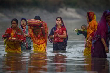 গাইবান্ধায় ধর্মীয় ভাবগাম্ভীর্যে ছট পূজা উদযাপন