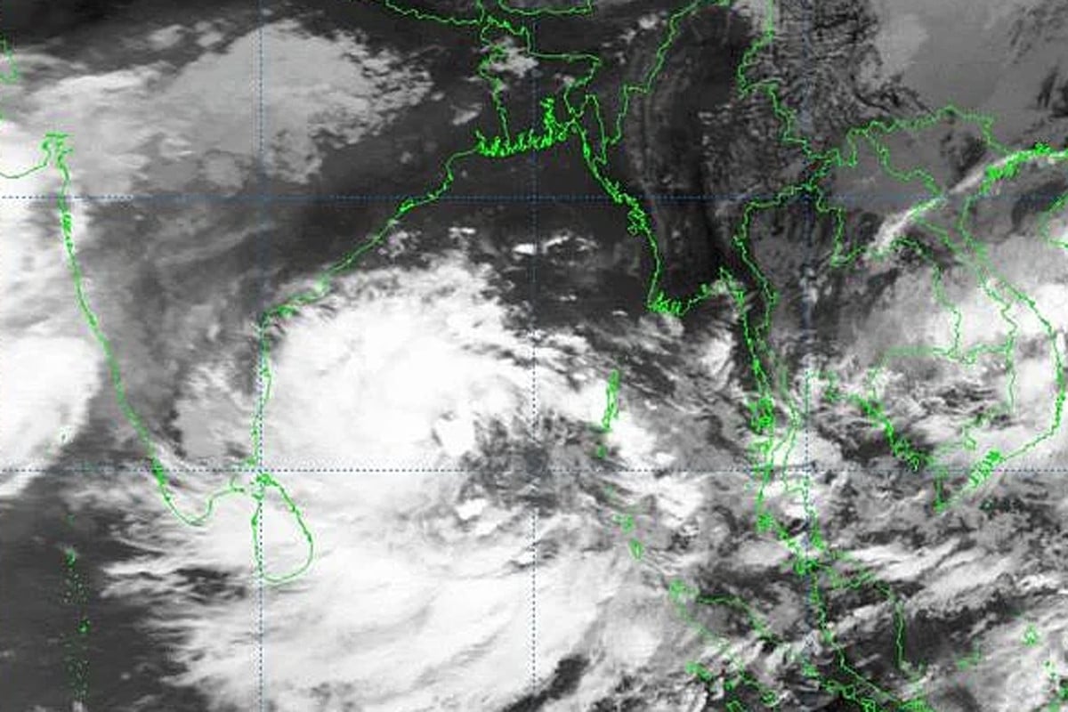 ঘূর্ণিঝড়ে রূপ নিলো গভীর নিম্নচাপটি