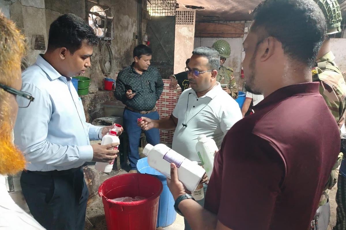 নোংরা পরিবেশে পণ্য তৈরির দায়ে ভোক্তা অধিদফতরের জরিমানা