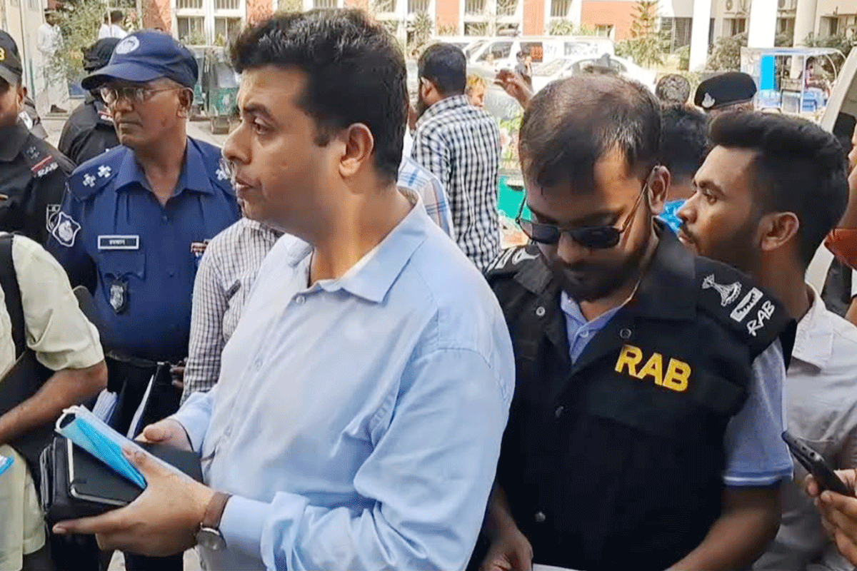 কুমিল্লা মেডিকেল কলেজ হাসপাতালে ১১ দালাল গ্রেফতার