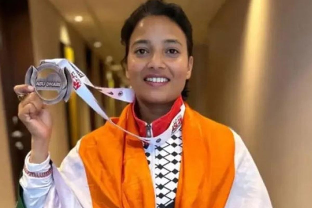 ঝুলন্ত অবস্থায় খেলোয়াড়ের মরদেহ উদ্ধার