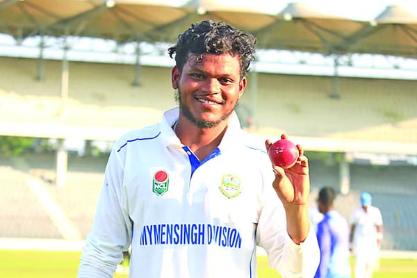 এক দিন হাতে রেখেই খুলনার জয়