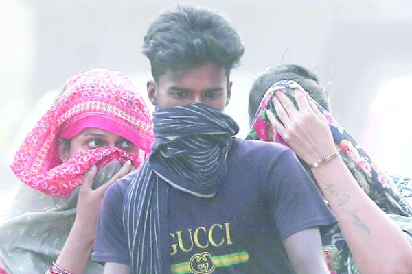 ধুলায় দুর্ভোগ