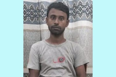 স্ত্রীকে ছুরিকাঘাতে হত্যা, স্বামী গ্রেফতার