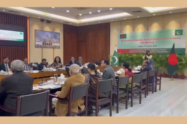 বাংলাদেশ-পাকিস্তান যৌথ অর্থনৈতিক কমিশনের বৈঠক চলছে