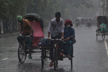 তিন বিভাগে বজ্রসহ বৃষ্টির আভাস, সামান্য কমবে তাপমাত্রা