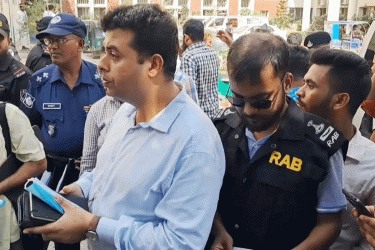 কুমিল্লা মেডিকেল কলেজ হাসপাতালে ১১ দালাল গ্রেফতার