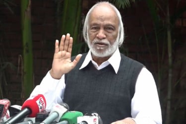বিএনপিকে ধ্বংস করতে গিয়ে আওয়ামী লীগই নিশ্চিহ্নের পথে : মঈন খান
