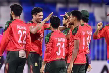 টাইগারদের ১৬৬ রানের চ্যালেঞ্জ ওয়েস্ট ইন্ডিজের