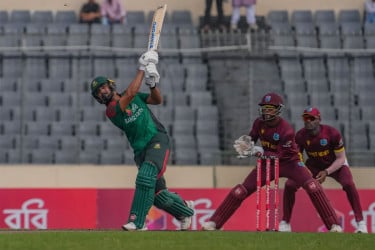 উড়ন্ত সূচনার পর হঠাৎ ছন্দপতন, বিপাকে টাইগাররা