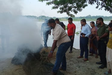 বাগেরহাটে অবৈধ জাল পুড়িয়ে ধ্বংস