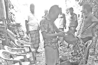 সালিশের নামে প্রকাশ্যে ন্যাড়া পাঁচ তরুণকে