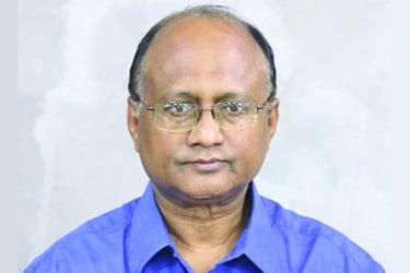দুর্নীতিবাজ অনেকে রাজনীতিবিদদের দ্বারা লালিত