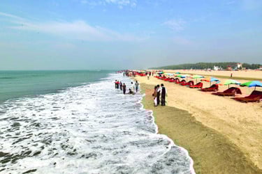 মাত্রাতিরিক্ত খরচে বিরক্ত পর্যটক