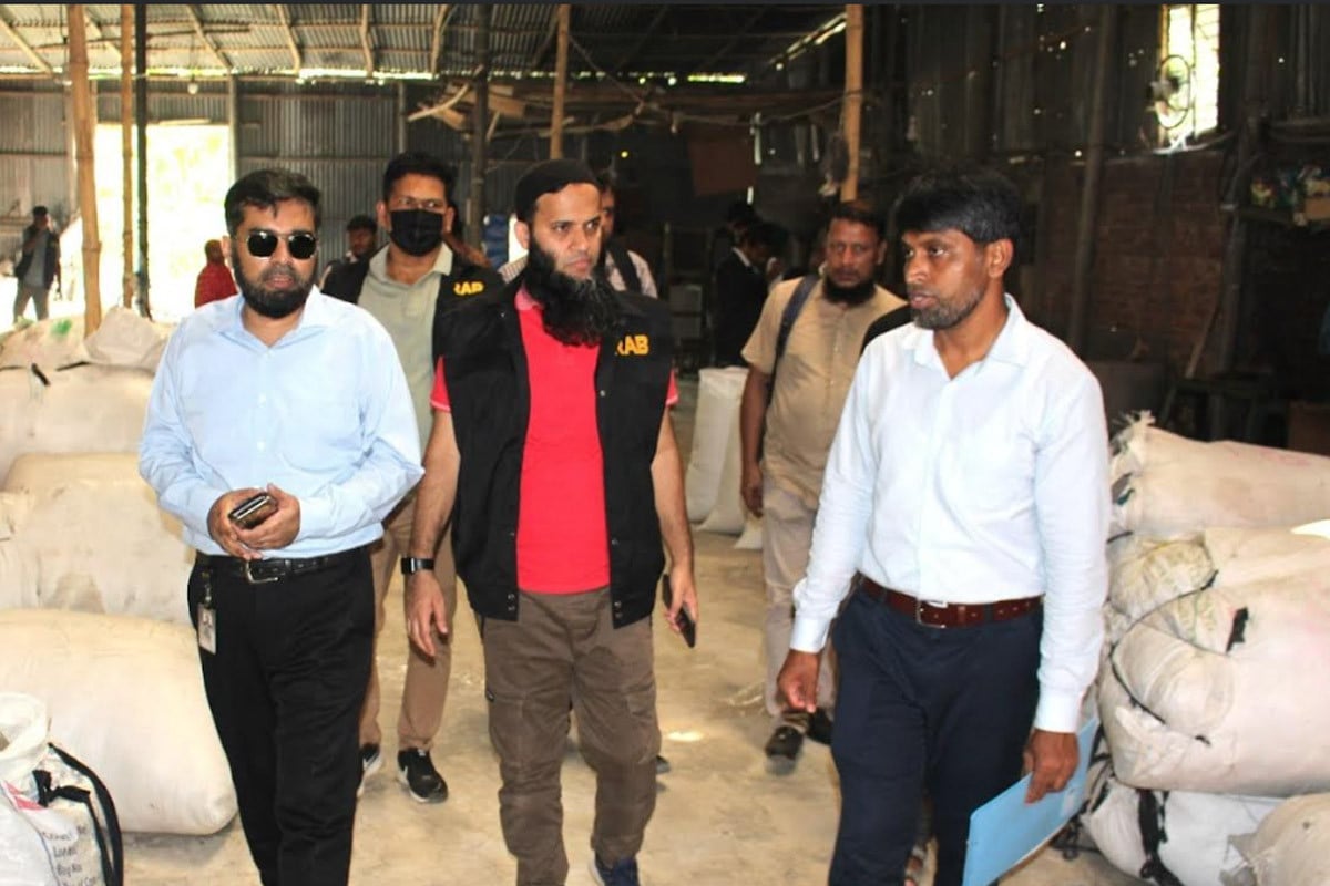 টঙ্গীতে পলিথিন কারখানায় অভিযানে লাখ টাকা জরিমানা
