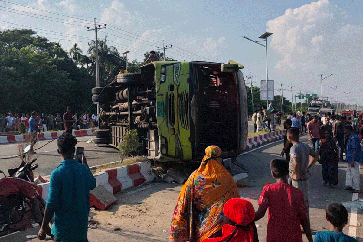 গোপালগঞ্জে পৃথক সড়ক দুর্ঘটনায় নিহত ২