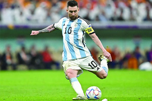 ফিট থেকে বিশ্বকাপ খেলতে চান মেসি