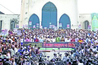 কিছু উপদেষ্টা চক্রান্ত করছেন