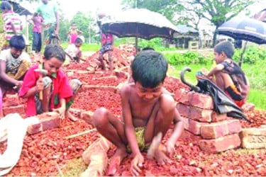 ঝুঁকিপূর্ণ কাজে ১০ লক্ষাধিক শিশু