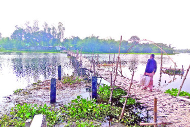 দেবী চৌধুরানীর ধুম নদে এখনো বাঁশের সাঁকো