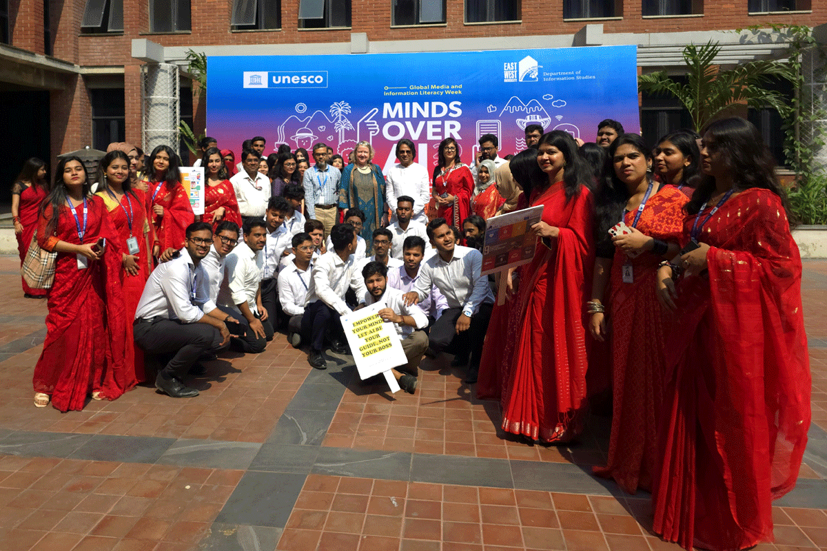 ইস্ট ওয়েস্ট ইউনিভার্সিটিতে ‘গ্লোবাল মিডিয়া এন্ড ইনফরমেশন লিটারেসি’ সপ্তাহ উদযাপন