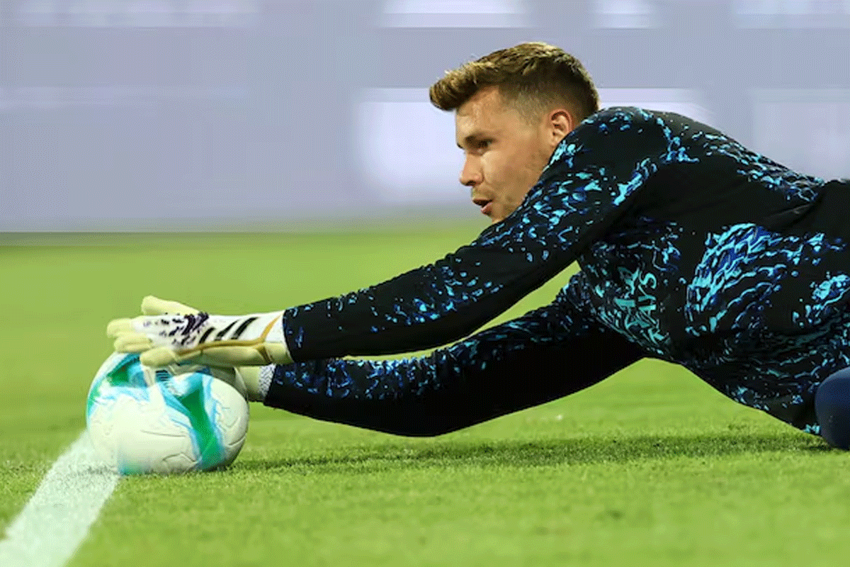 গোলরক্ষক মার্টিনেজের গাড়ির ধাক্কায় হুইলচেয়ার আরোহী নিহত