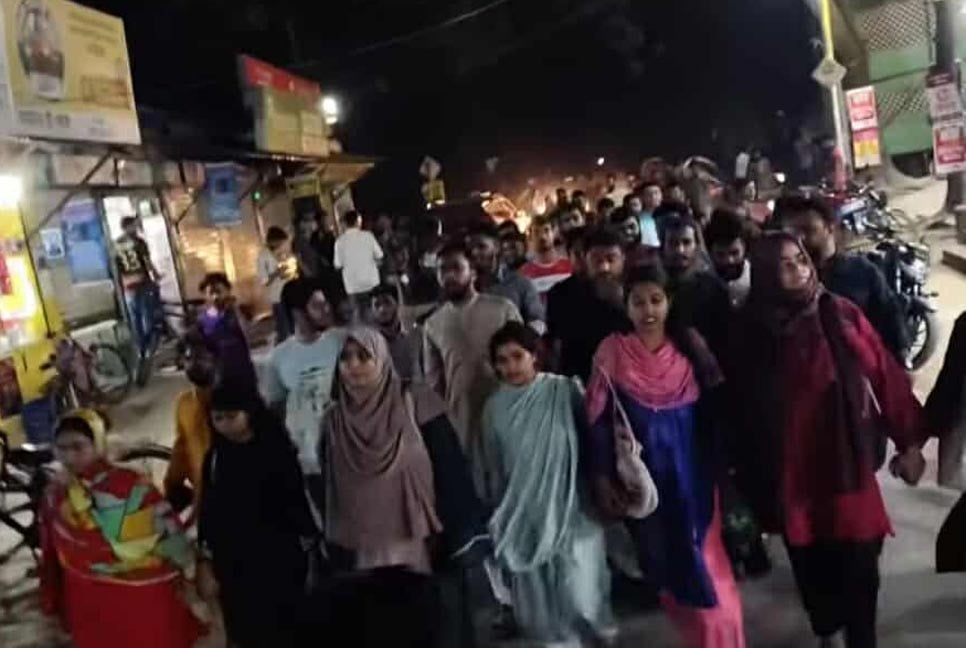 নিষিদ্ধ ঘোষিত ছাত্রলীগের কর্মসূচির প্রতিবাদে জাবিতে বিক্ষোভ