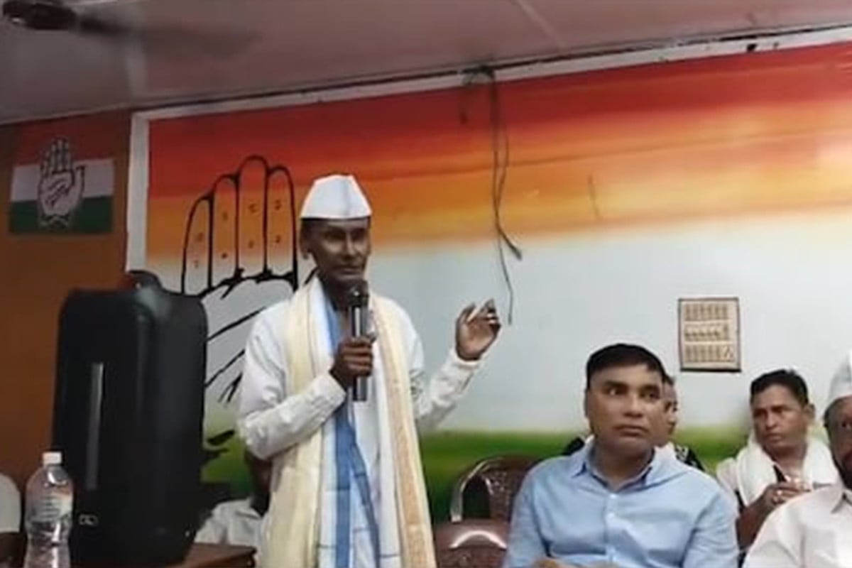 ‘আমার সোনার বাংলা’ গেয়ে তোপের মুখে কংগ্রেস নেতা