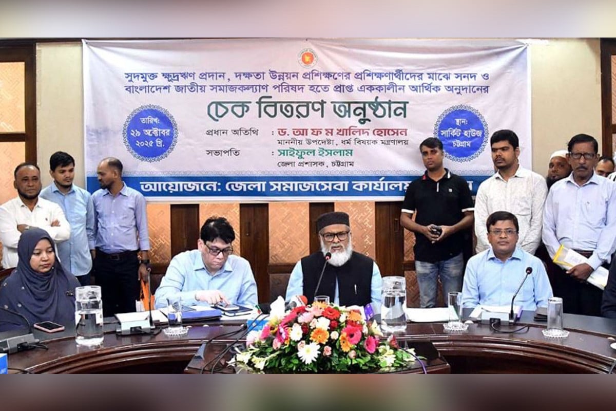 সারাদেশে ভিক্ষাবৃত্তি বন্ধে কাজ করছে সমাজসেবা কার্যালয় : ধর্ম উপদেষ্টা