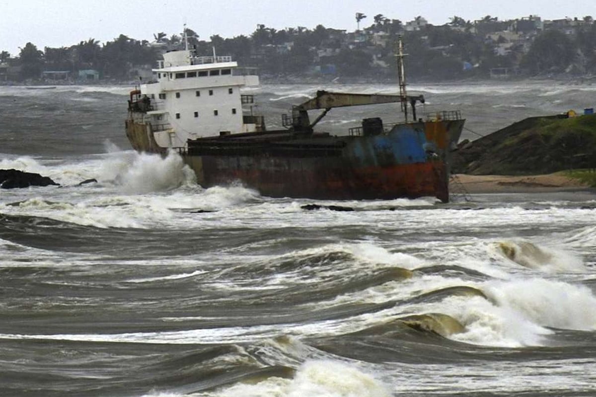 রাতভর তাণ্ডবের পর নিম্নচাপে পরিণত হল মন্থা, ভারতে অন্ধ্রপ্রদেশে মৃত ২