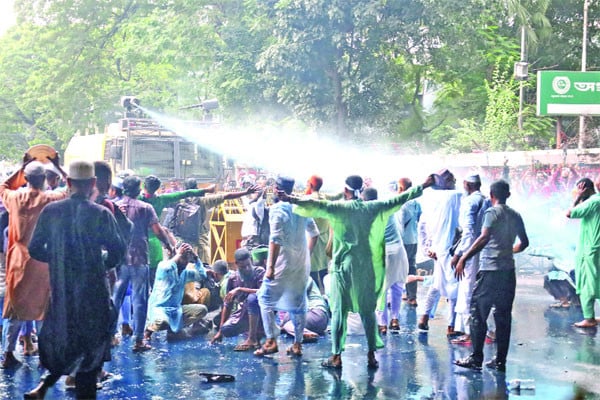 শিক্ষকদের ভুখামিছিল পণ্ড