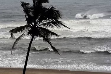 সমুদ্রবন্দর থেকে নামল সতর্কসংকেত