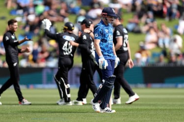 ১২ বছর পর ইংল্যান্ডকে ওয়ানডে সিরিজে হারাল নিউজিল্যান্ড