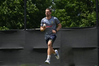 দীর্ঘ বিরতির পর মাঠে ফিরছেন প্রোটিয়া গতি তারকা